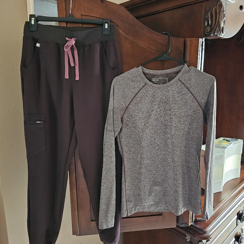 Figs Women's Two-Piece Set in Mauve and Plum